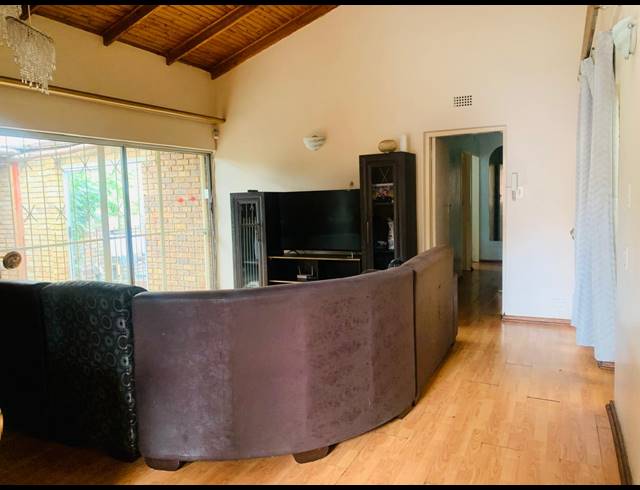 3 BEDROOM TOWNHOUSE FOR SALE IN VANDERBIJLPARK CW 3